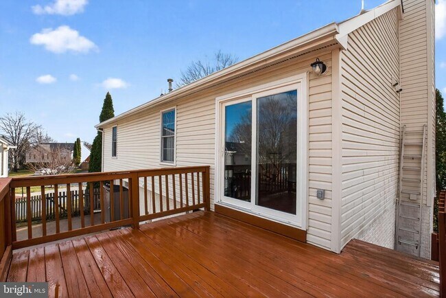 Building Photo - 5828 Ruxton Dr