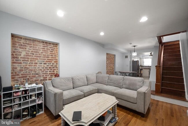 Building Photo - 517 S Ellwood Ave