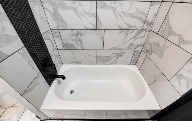 Building Photo - 814-816 S Ohio Avenue