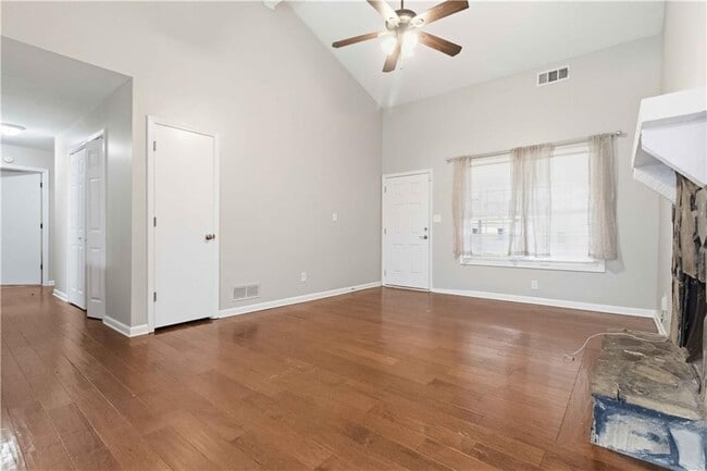 Building Photo - 442 Booth Cir SW