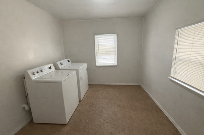 Building Photo - 3226 9th St