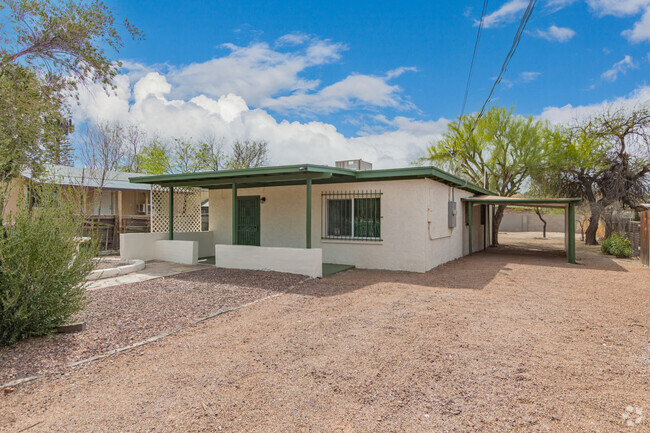 Building Photo - 1137 N Yucca St