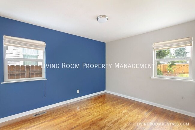 Building Photo - 6118 SE Reedway St