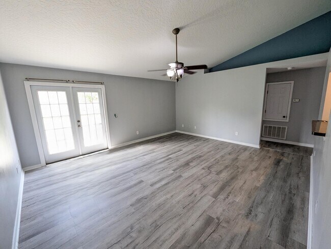 Building Photo - 8601 Laredo St