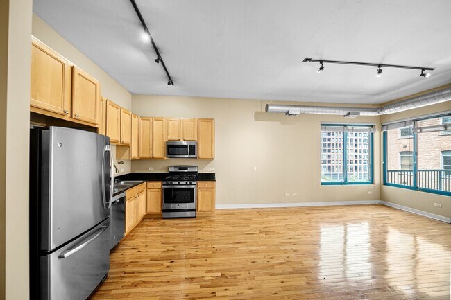 Building Photo - 910 W Madison St