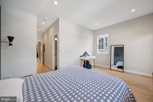 Building Photo - 1636 Trinidad Ave NE