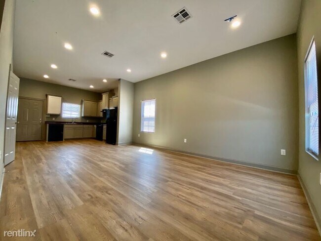 Building Photo - 3 br, 2.5 bath House - 2094 Smith Rd B Unit B