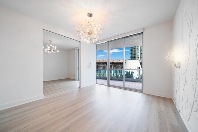 Building Photo - 5959 Collins Ave