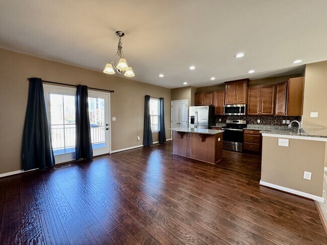 Building Photo - Available 07-08-26! Townhouse w/Garage - Pet Friendly - All Appliances Convey!