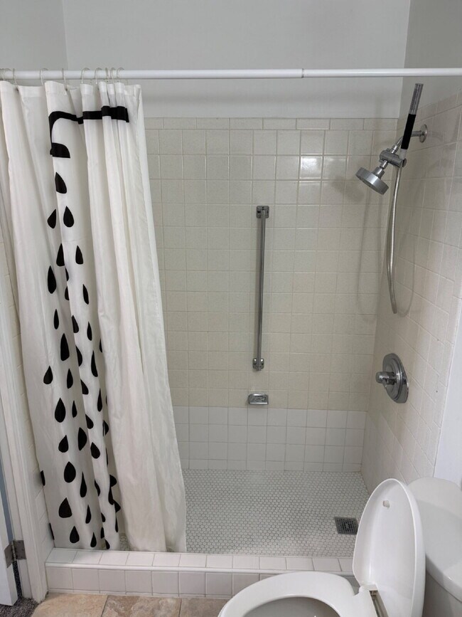 Building Photo - "Charming 1-Bedroom Condo Retreat in the Heart of Denver – Spacious 855 Sq Ft!"