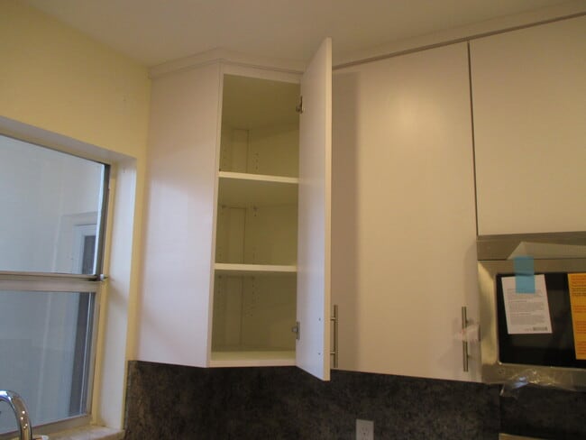 Building Photo - 224 Lake Dora Dr