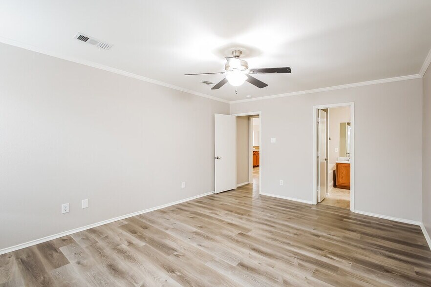 Building Photo - 817 Mackenzi Dr