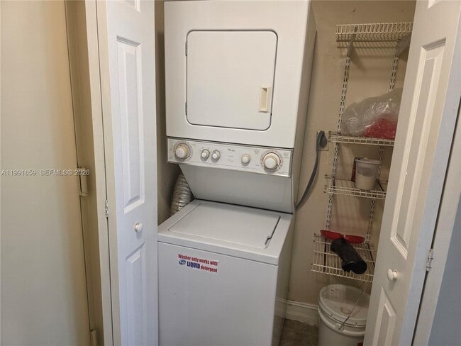 Building Photo - 8100 Geneva Ct