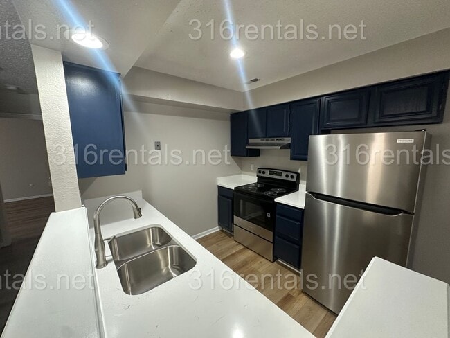 Building Photo - $925- 2 bedroom 1 bath - Apartment located in Riverside
