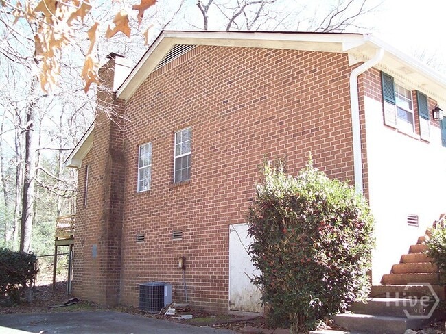 Building Photo - 132 Oxford Ct