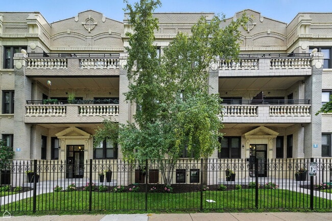 Primary Photo - 4351 S King Dr