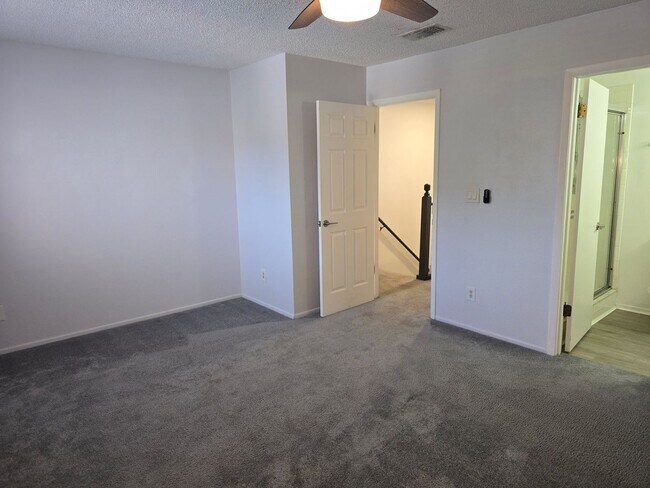 Building Photo - Updated 2-bedroom, 2.5-bath townhome