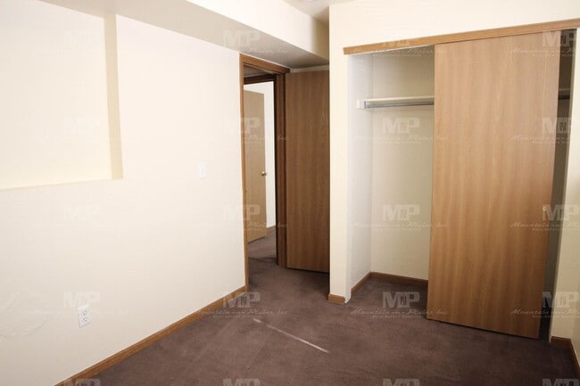 Building Photo - 520 S Howes St