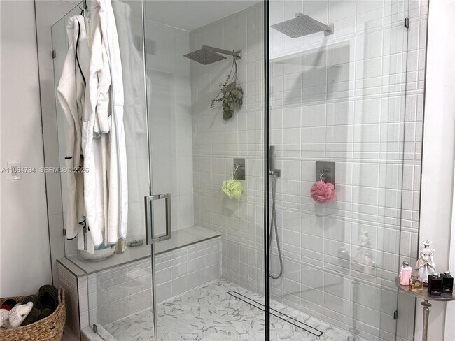 Building Photo - 15896 Kilmarnock Dr