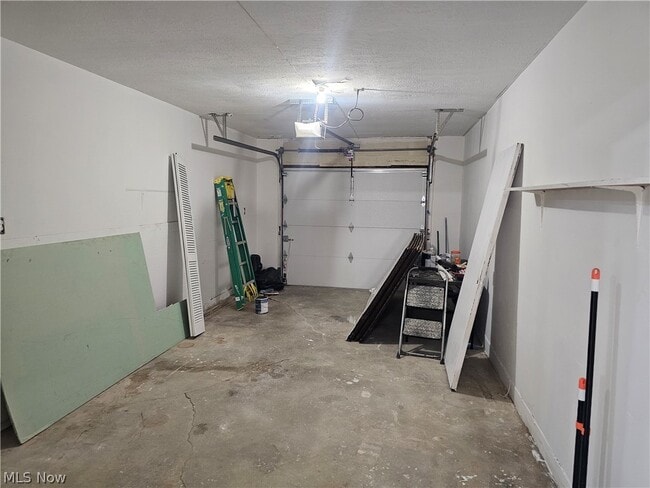Building Photo - 14742 Hillcrest Ave