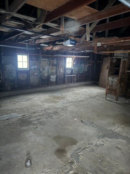 Building Photo - 612 W Laurel St