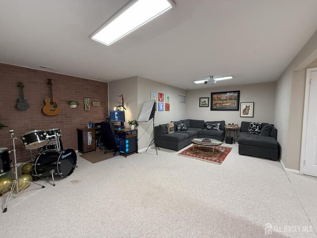 Building Photo - 37 Dorchester Dr