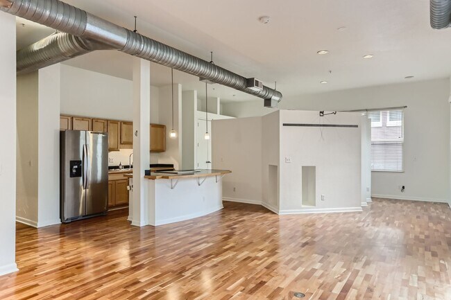 Building Photo - Bright & Spacious Studio in LoHi - Avail. ...