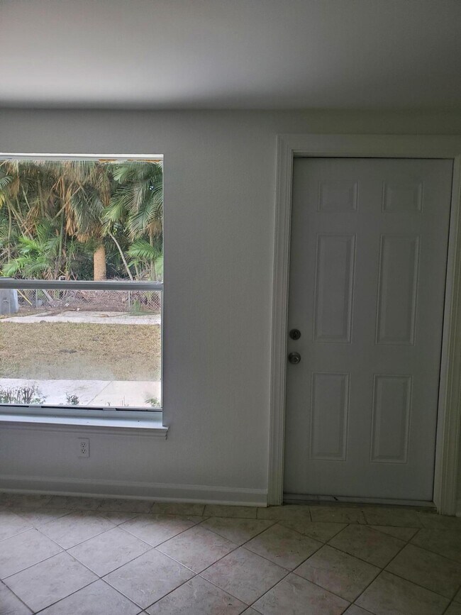 Building Photo - 4740 Hairland Dr
