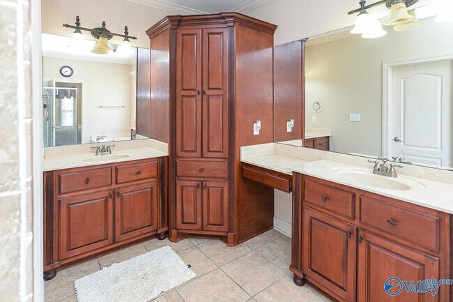 Building Photo - 4409 SE Hampton Ridge Dr