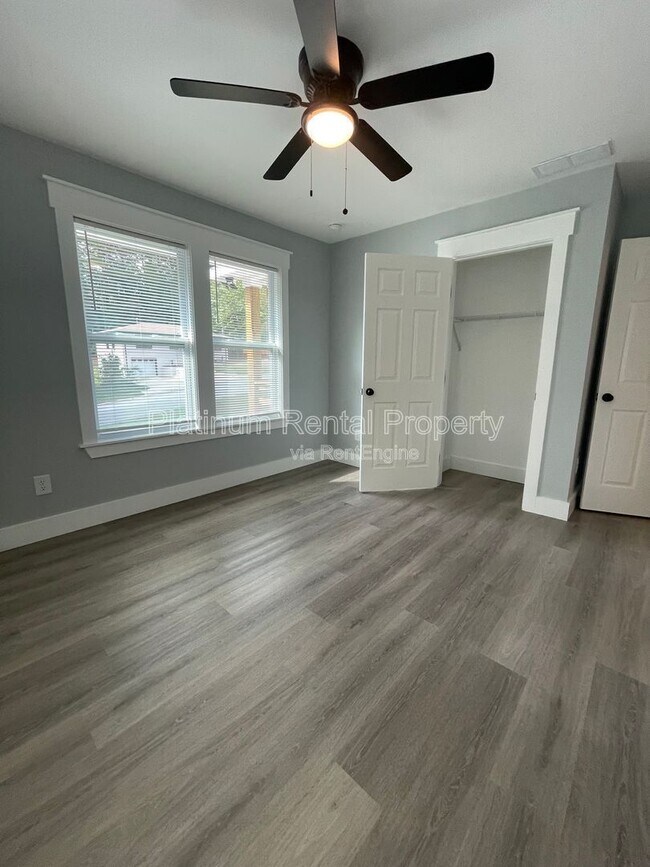 Building Photo - 3013 Michael Dr SW