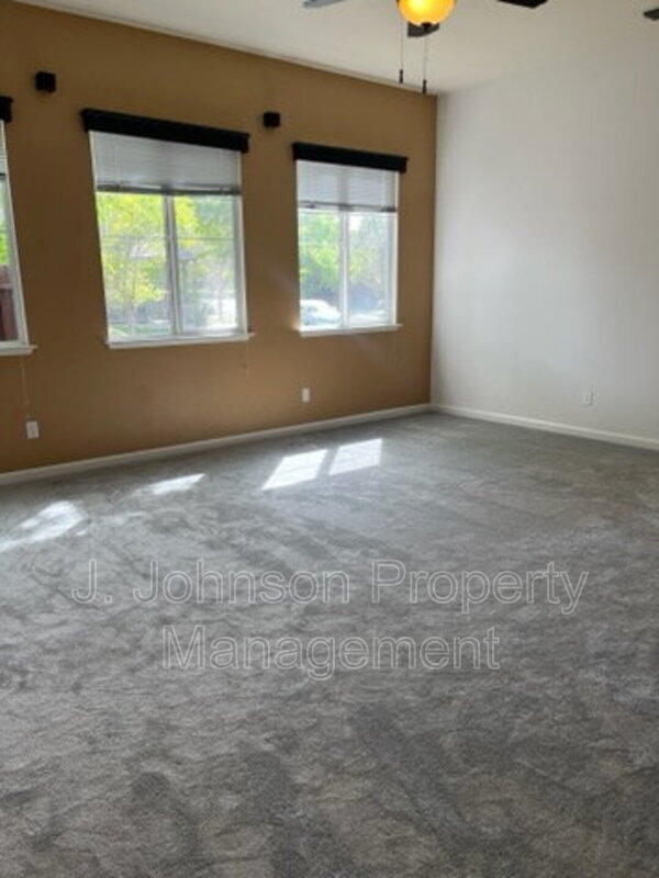 Building Photo - 436 Goodall St