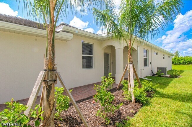 Building Photo - 2156 Dragonfruit Wy