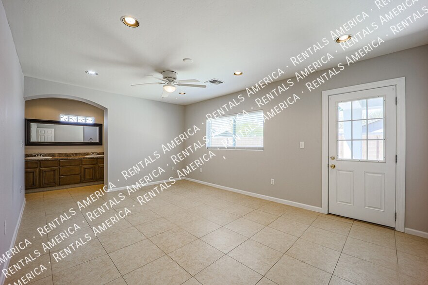 Building Photo - 614 N 74th St