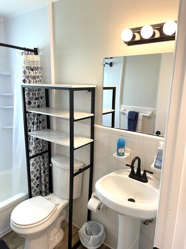 Building Photo - 214 Chapman Ln