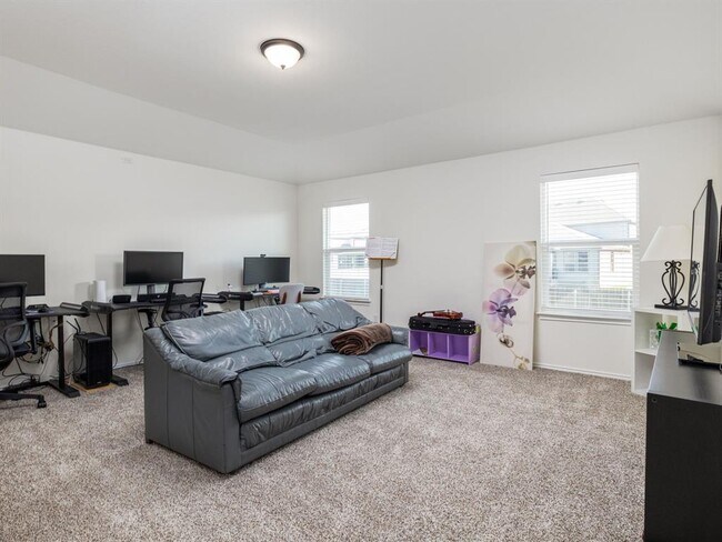 Building Photo - 3921 Riardo Dr