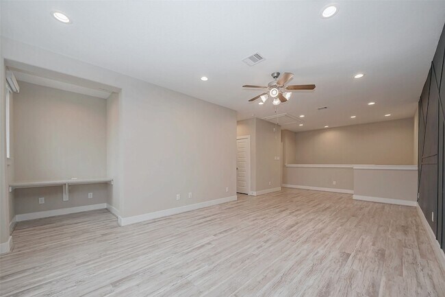 Building Photo - 10014 Granary Dr