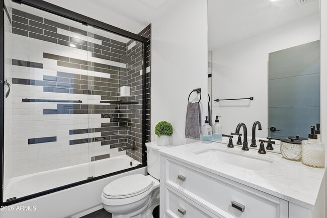 Building Photo - 2812 N 71st Pl