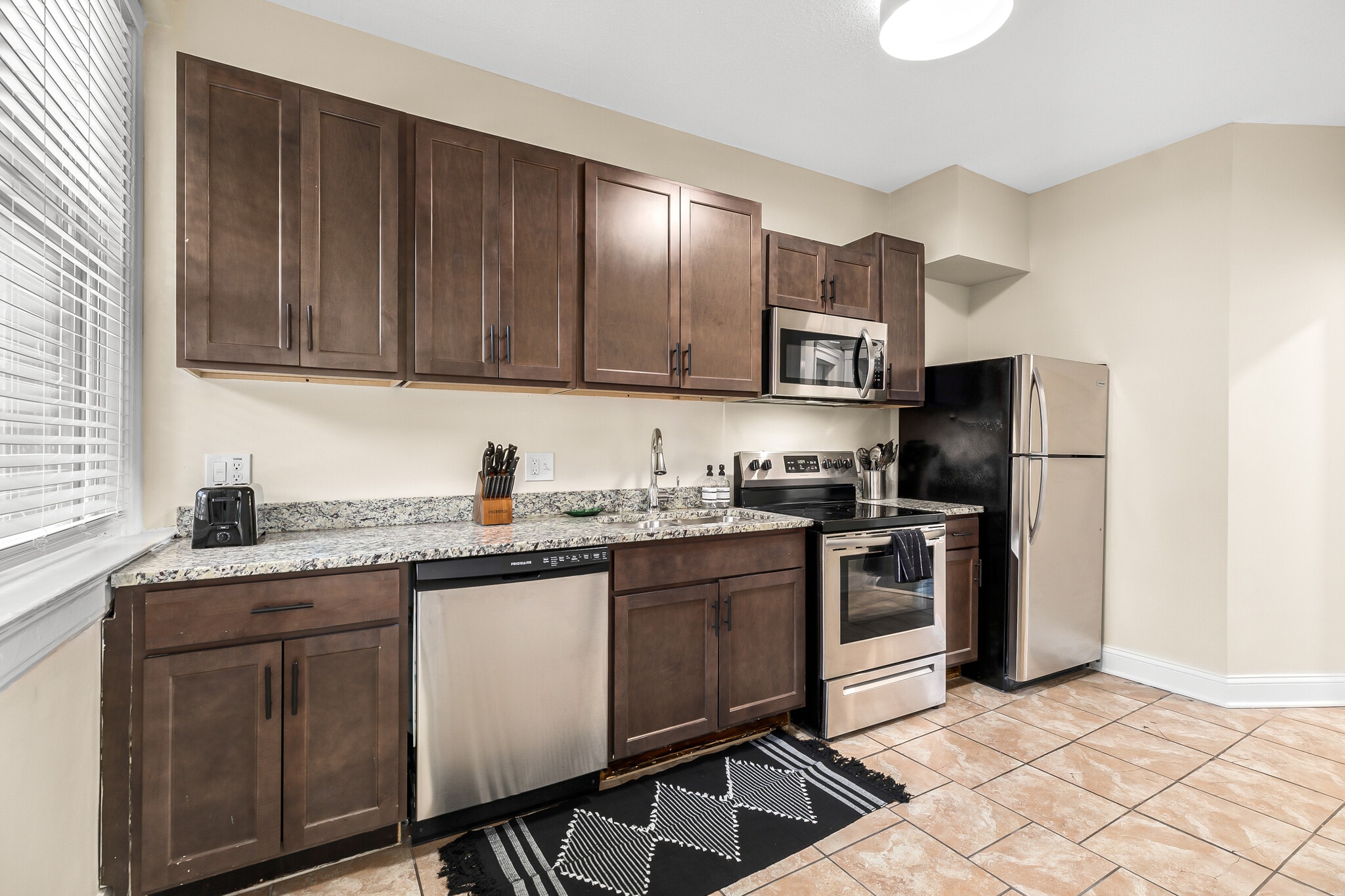 Building Photo - 3402 Brush St