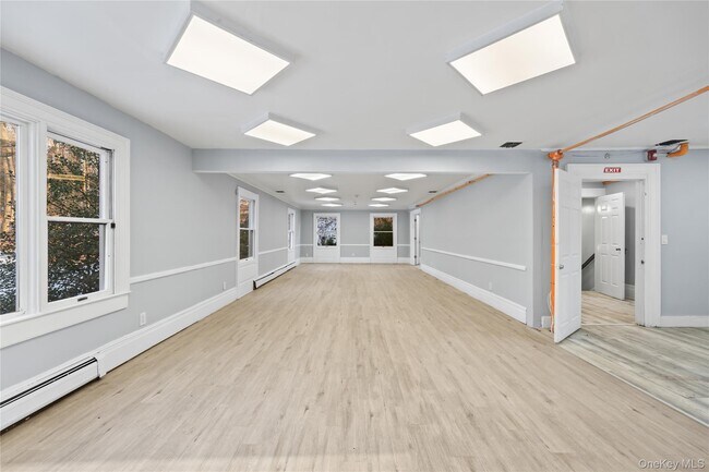 Building Photo - 996 Haverstraw Rd