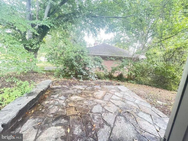 Building Photo - 7325 Radcliffe Dr