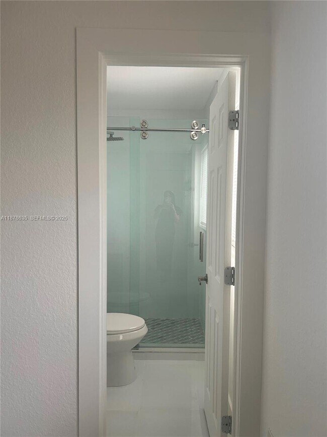 Building Photo - 2750 Palm Ave