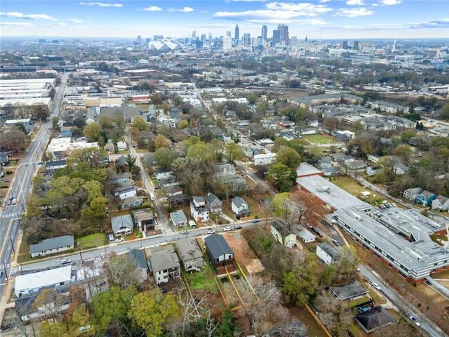 Building Photo - 582 Hope St SW