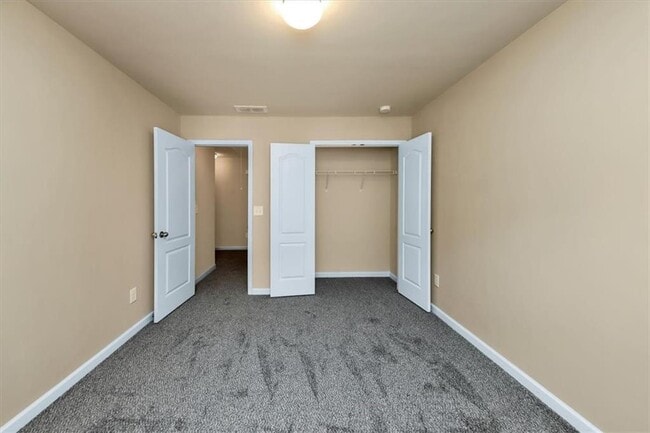 Building Photo - 182 Townview Dr