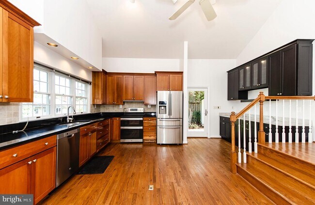 Building Photo - 628 Tazewell Rd NW