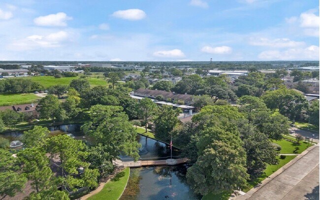 Building Photo - 5800 Lumberdale Rd