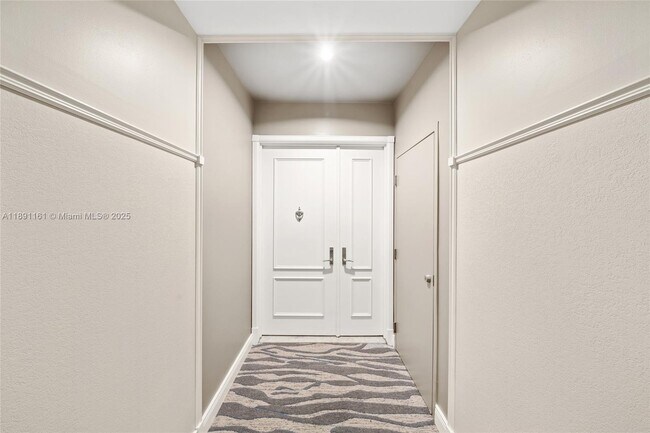 Building Photo - 848 Brickell Key Dr