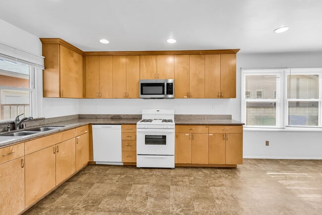 Building Photo - 4753 Choctaw Dr