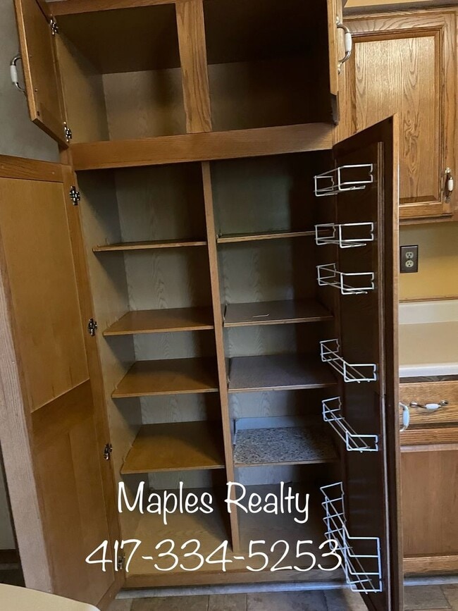 Building Photo - NEW LISTING - 3 bedroom, 2.5 bath in Ridgedale, MO near Big Cedar Lodge