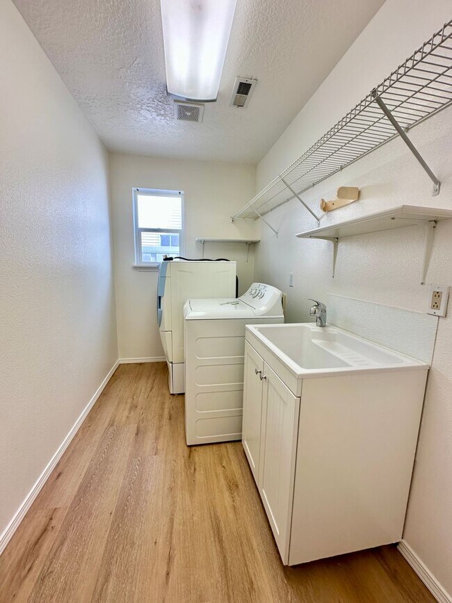 Building Photo - Newly Renovated Expansive Multi story 4 be...