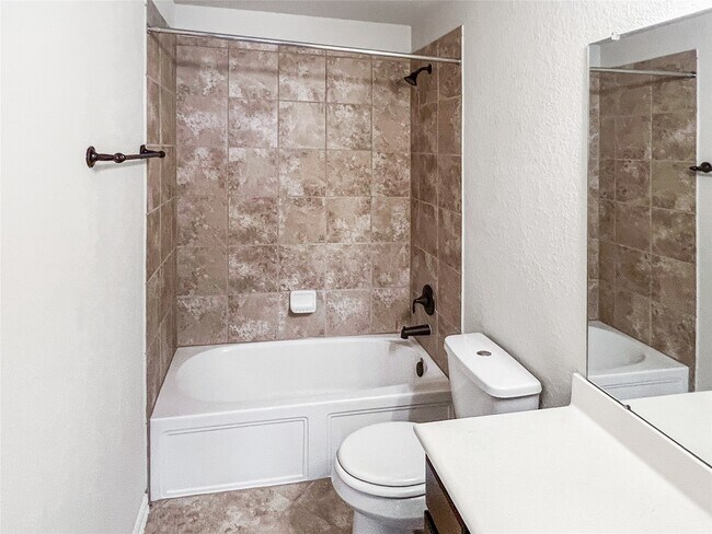 Building Photo - 25310 Evergreen Bend Dr